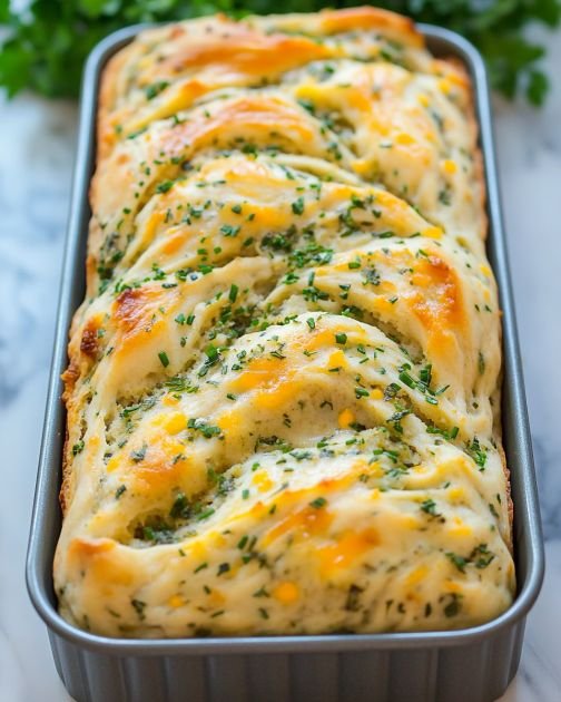 The scent is delightful right after baking! It never stays around for long!