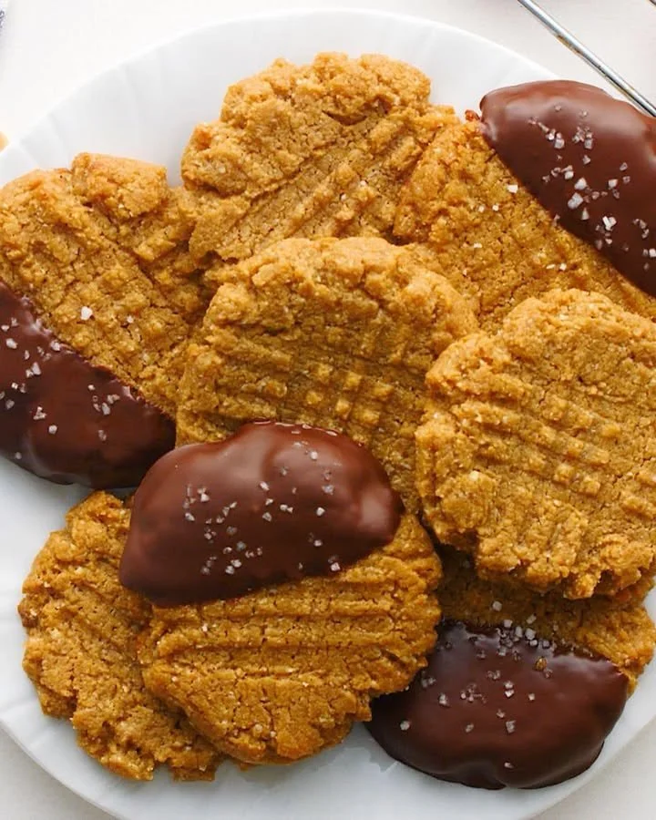 Plate of keto peanut butter cookies, low-carb and delicious homemade treats