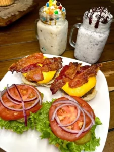 Illustration of a meal highlighting missing nutritional elements.