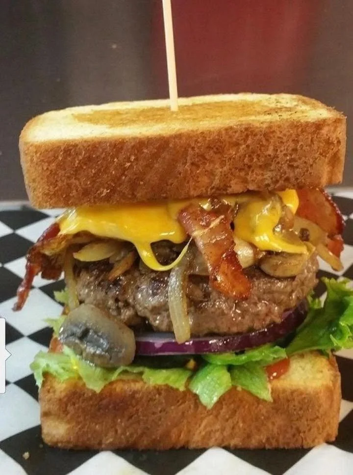 Delicious burgers on toast served with toppings and sauces.