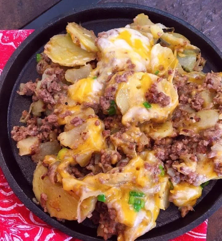 Cheesy scalloped potato bake topped with ground beef and crispy bacon.
