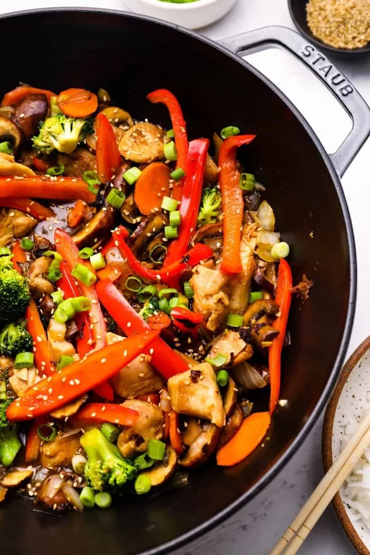 Delicious Chicken Stir Fry with colorful vegetables and tender chicken pieces.