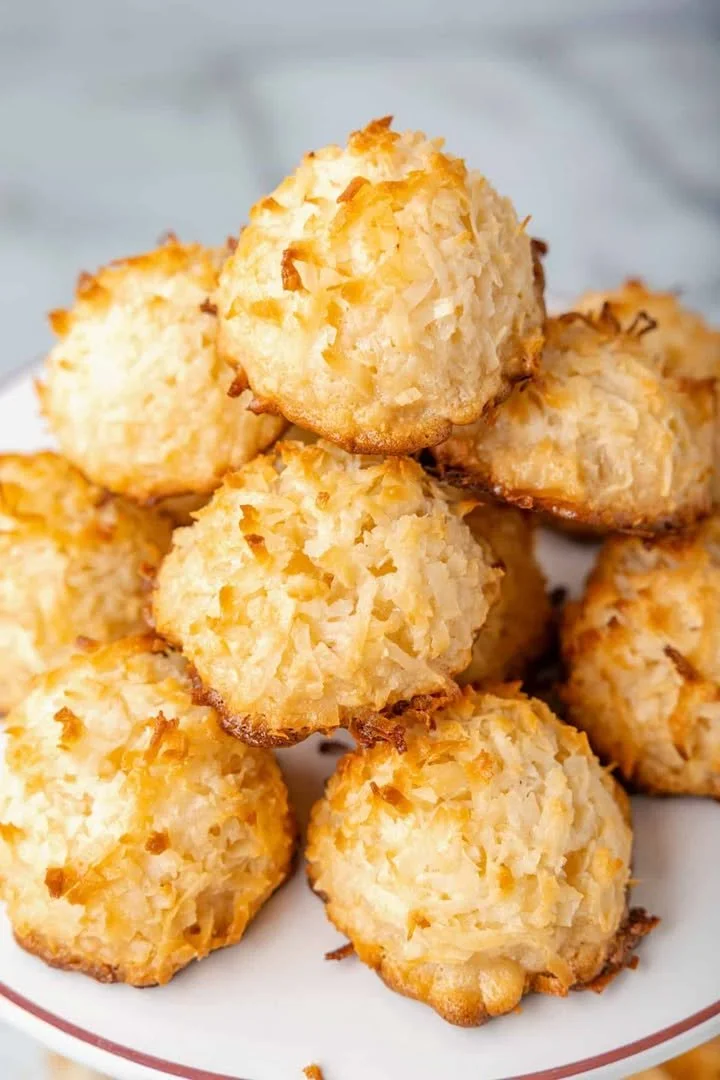 Freshly baked coconut macaroons on a baking tray
