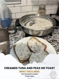 Creamed tuna and peas served on toast, a quick and tasty meal option.