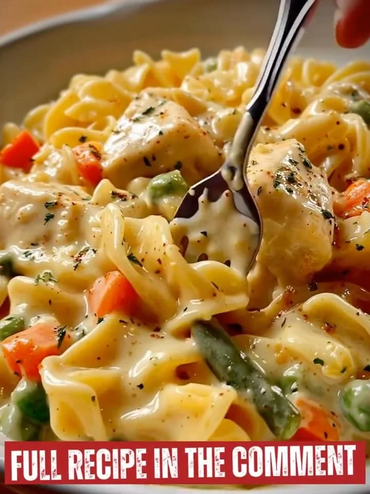 Creamy Chicken Pot Pie Pasta Skillet