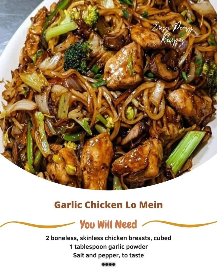 A delicious plate of Garlic Chicken Lo Mein with vegetables and garlic sauce.