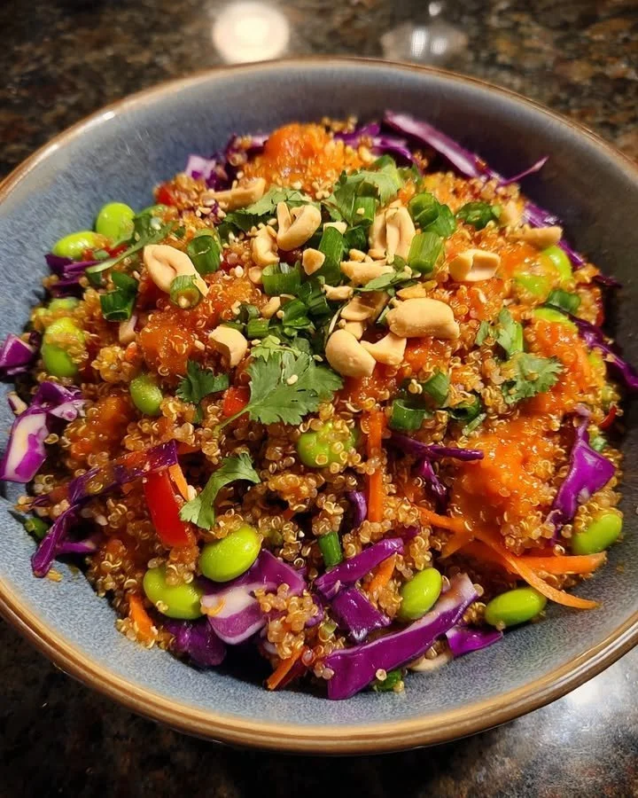 Delicious Thai quinoa salad with colorful vegetables and high protein ingredients.