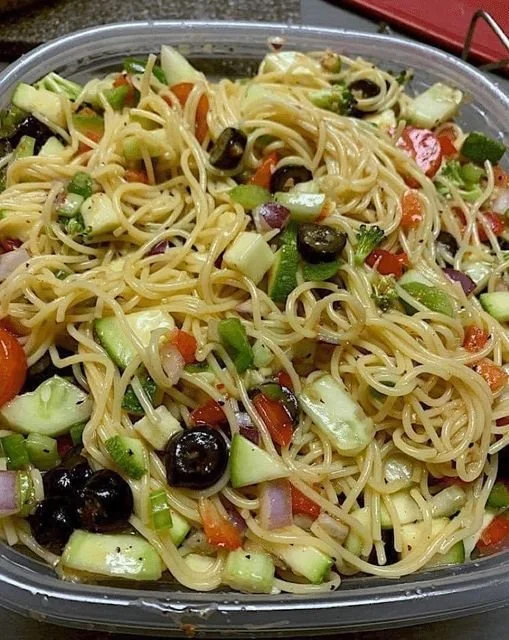 Italian Spaghetti Salad with fresh vegetables and dressing