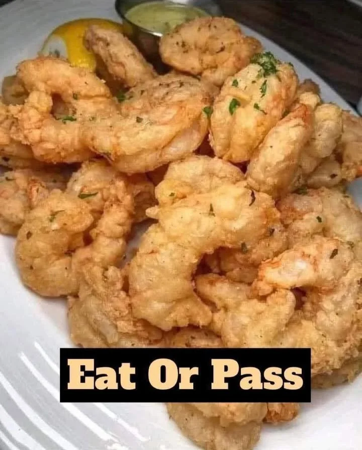 Deliciously crispy popcorn shrimp served with dipping sauce
