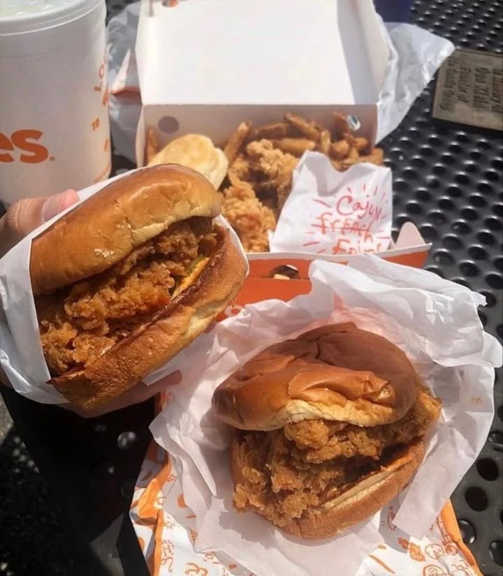 Delicious Popeyes Chicken Sandwich with crispy chicken and toppings
