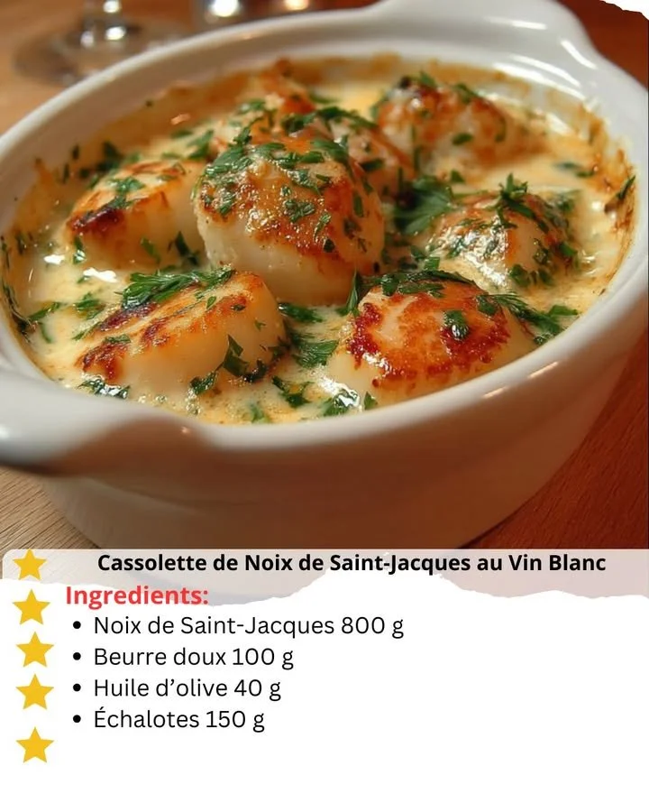 Delicious scallop casserole with white wine, topped with breadcrumbs and herbs.