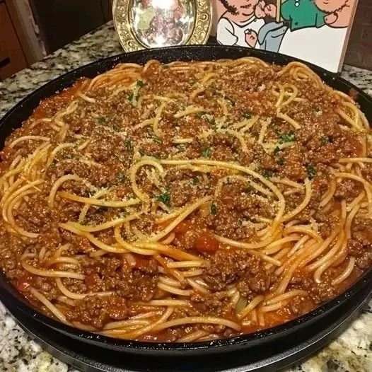 Delicious spaghetti topped with rich meat sauce in a bowl