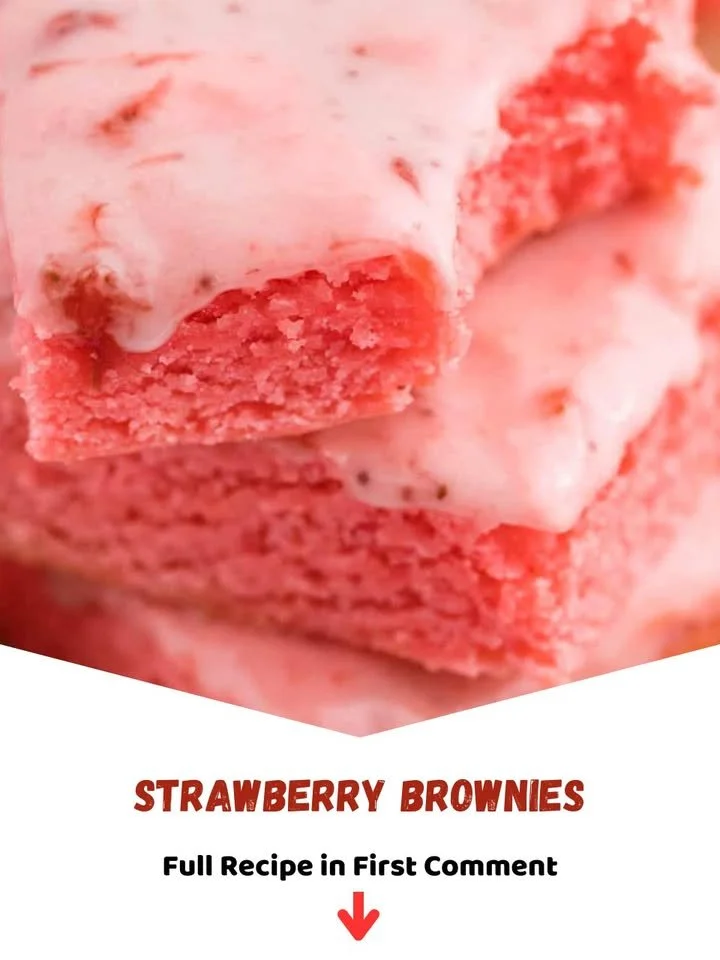 Delicious strawberry brownies topped with fresh strawberries and chocolate drizzle.